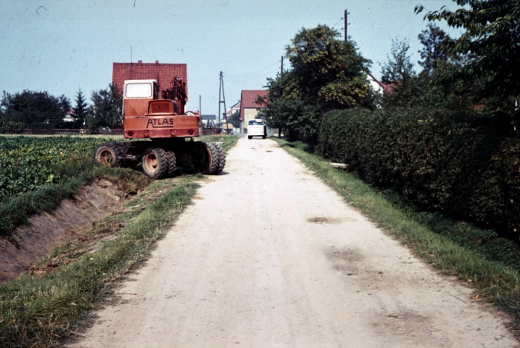 Hinter dem Dorfe 1975